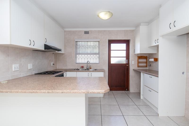 To Let 2 Bedroom Property for Rent in Tokai Western Cape